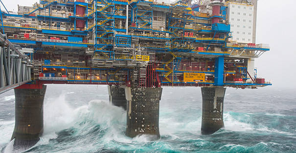 Picture of the Sleipner A platform in stormy weather