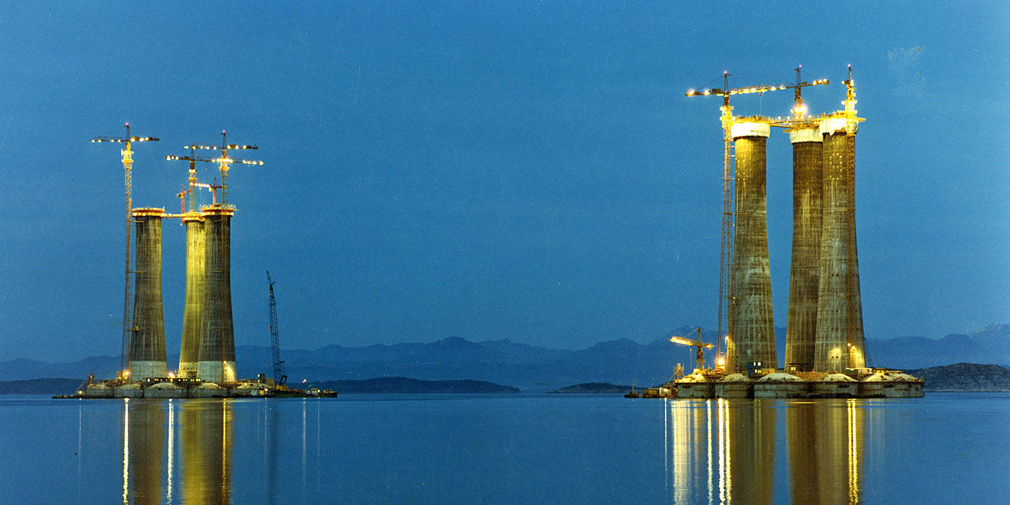 The picture shows the legs of Statfjord A and Brent B platform in Gandsfjorden